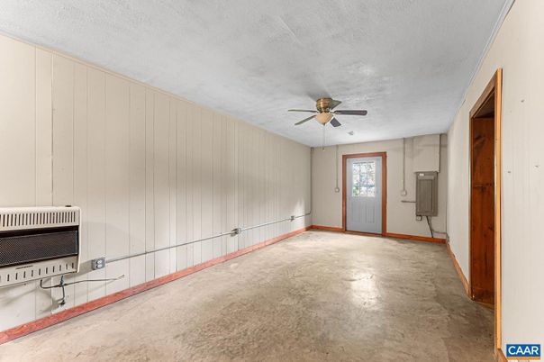 Empty room, Interior