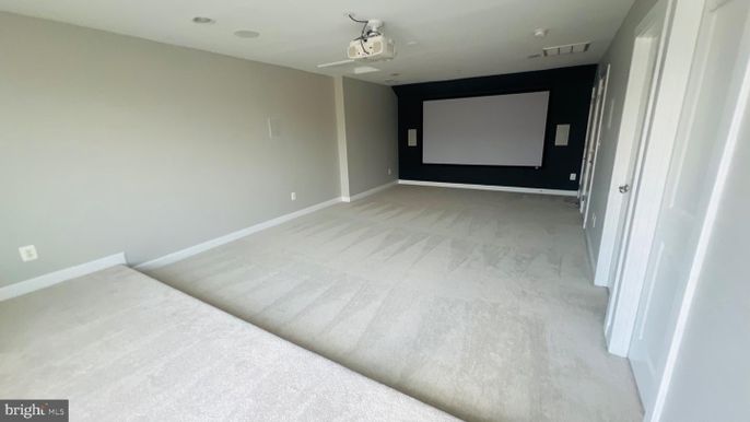 Empty room, Interior, Projection Screen