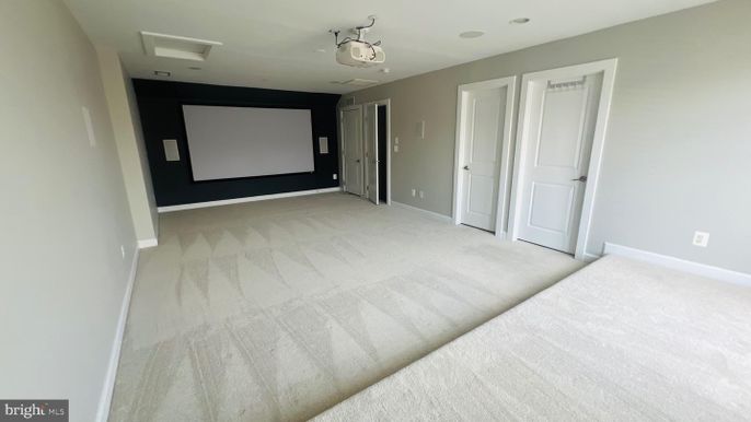 Empty room, Interior, Projection Screen