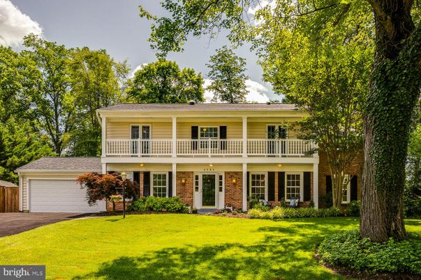 Attached, Detached Garage, Exterior, Facade, Brick Facade, Georgian