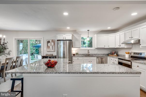 Dining room, Interior, Kitchen, Pendant Lights, Recessed Lighting, Stainless Steel Appliances