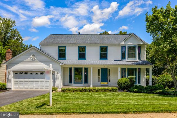 Attached, Exterior, Facade, Farmhouse