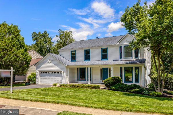 Attached, Exterior, Facade, Farmhouse