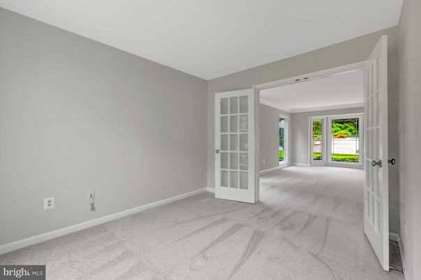 Empty room, Interior