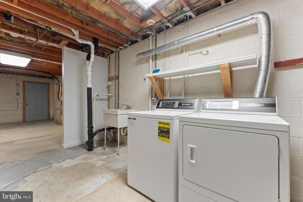 Interior, Washer, Wooden Beams