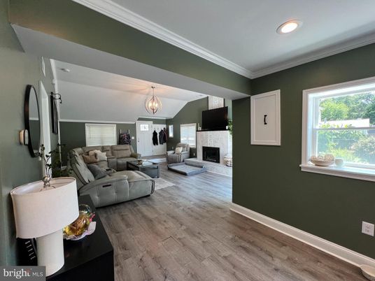 Fireplace, Interior, Living room, Pendant Lights, Recessed Lighting, Wood Texture Flooring