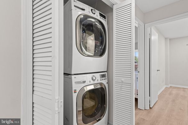 Interior, Utility Closets, Washer, Wood Texture Flooring