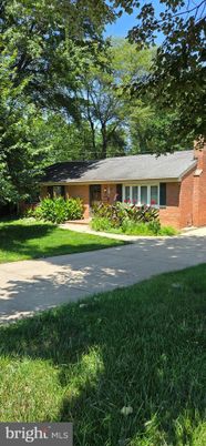Backyard, Exterior, Facade, Brick Facade, Ranch