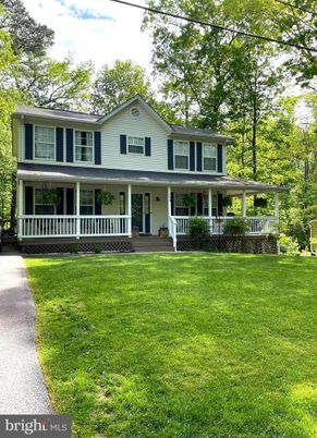 Backyard, Exterior, Facade, Farmhouse