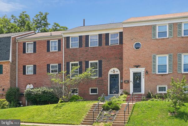 Exterior, Facade, Brick Facade, Georgian