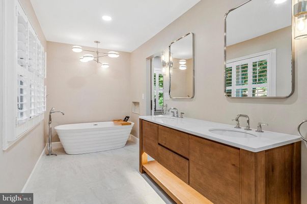 Bathroom, Dual Sink Vanities, Free Standing Baths, Interior, Recessed Lighting