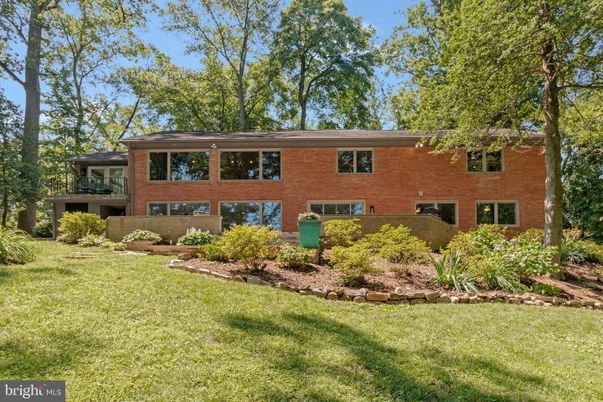 Exterior, Facade, Brick Facade, Raised Ranch
