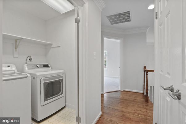 Interior, Recessed Lighting, Washer, Wood Texture Flooring