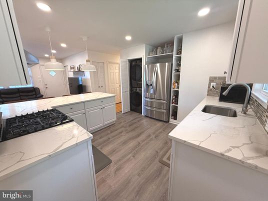 Interior, Kitchen, Pendant Lights, Recessed Lighting, Wood Texture Flooring