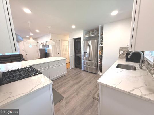 Interior, Kitchen, Pendant Lights, Recessed Lighting, Wood Texture Flooring