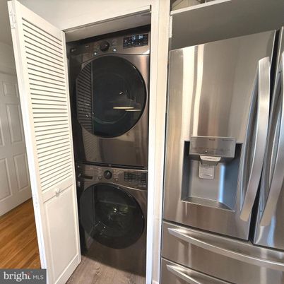 Interior, Utility Closets, Washer, Wood Texture Flooring