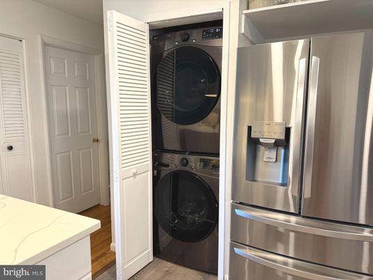 Interior, Utility Closets, Washer, Wood Texture Flooring