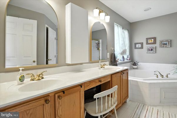Bathroom, Dual Sink Vanities, Interior, Recessed Lighting