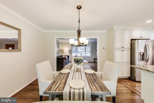 Dining room, Interior, Kitchen, Pendant Lights, Recessed Lighting, Wood Texture Flooring