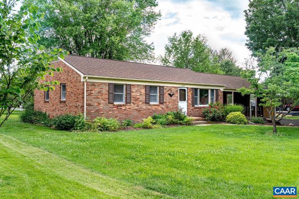 Exterior, Facade, Brick Facade, Ranch