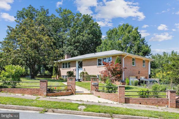 Exterior, Facade, Brick Facade, Raised Ranch