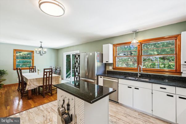 Chandelier, Dining room, Interior, Kitchen, Stainless Steel Appliances, Wood Texture Flooring