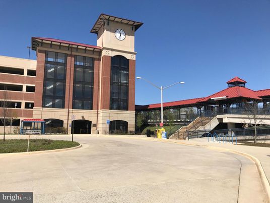 Exterior, Facade, Highrise