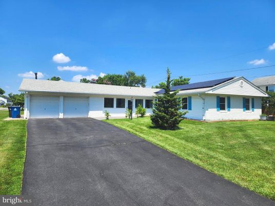 Attached, Exterior, Facade, Solar Panels, Ranch