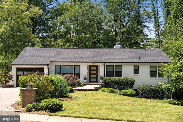 Attached, Exterior, Facade, Cape Cod
