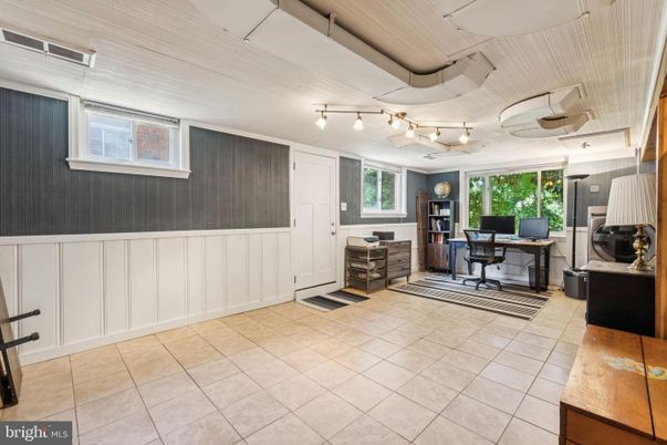 Home Office, Interior