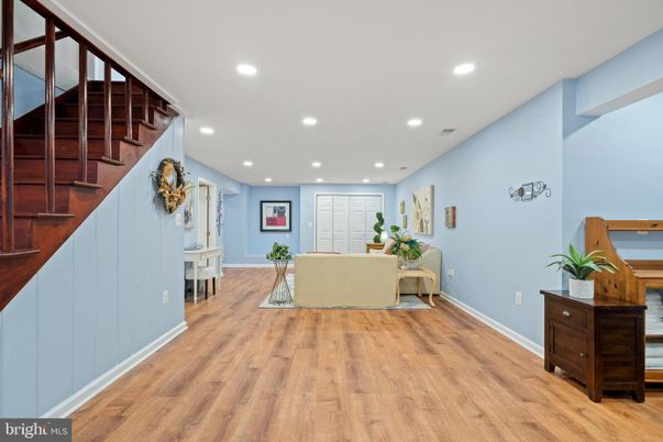 Interior, Recessed Lighting, Wood Texture Flooring