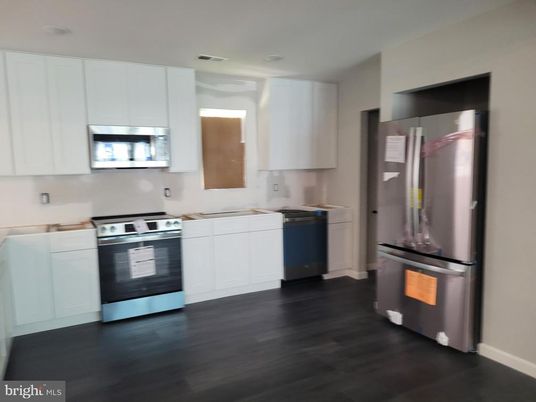 Interior, Kitchen, Washer, Wood Texture Flooring