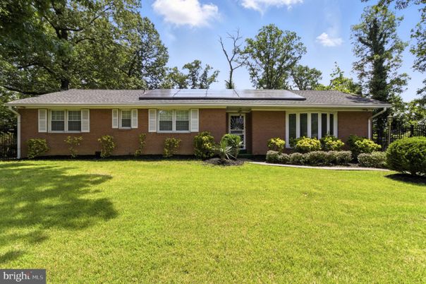 Backyard, Exterior, Facade, Brick Facade, Solar Panels, Ranch