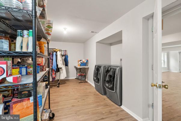 Interior, Utility Closets, Walk-in Closets, Washer, Wood Texture Flooring