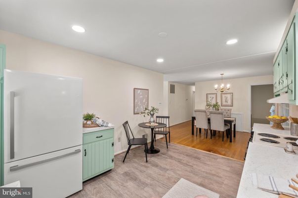 Chandelier, Dining room, Interior, Recessed Lighting, Wood Texture Flooring