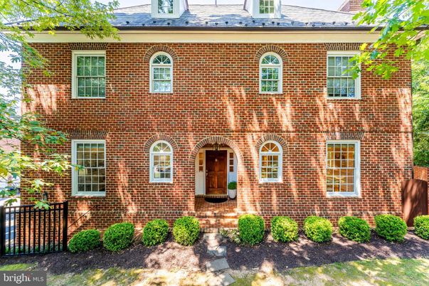 Exterior, Facade, Brick Facade, Georgian