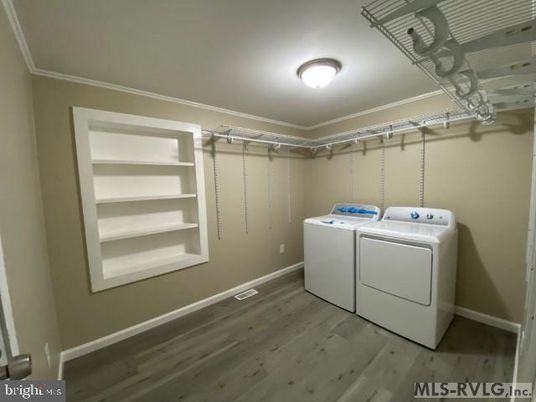 Interior, Washer, Wood Texture Flooring
