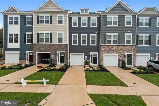 Attached, Exterior, Facade, Brick Facade, Rowhouse