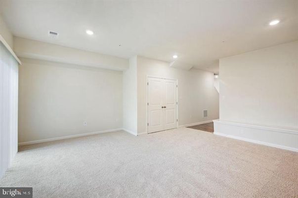 Empty room, Interior, Recessed Lighting