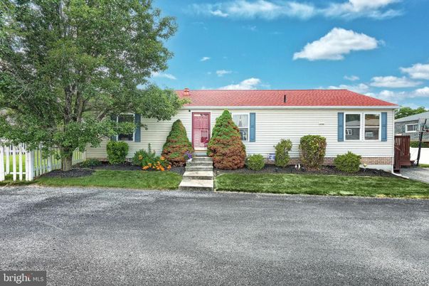 Exterior, Facade, Cape Cod
