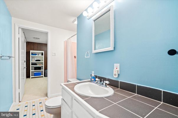 Bathroom, Interior, Tile Countertops