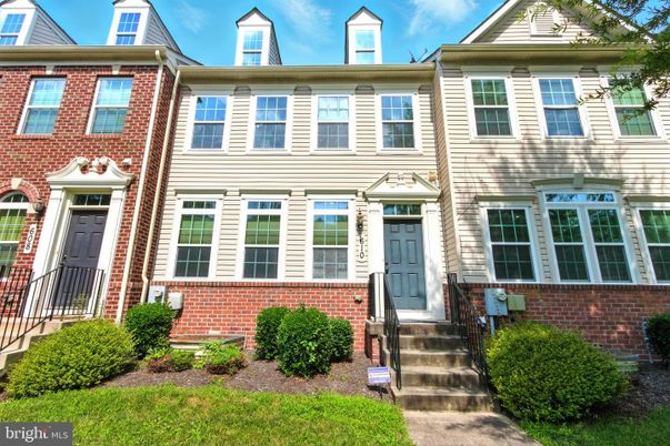Exterior, Facade, Brick Facade, Rowhouse
