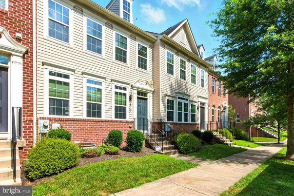Exterior, Facade, Brick Facade, Rowhouse
