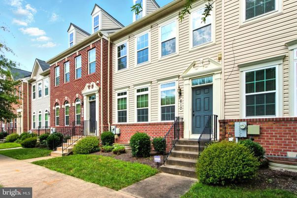 Exterior, Facade, Brick Facade, Rowhouse