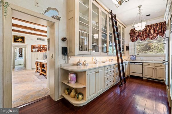 Interior, Kitchen, Pendant Lights, Wood Texture Flooring