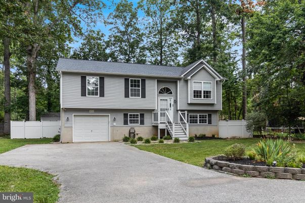 Attached, Exterior, Facade, Raised Ranch
