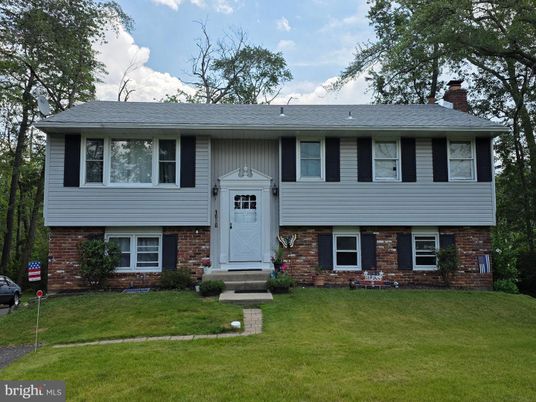 Exterior, Facade, Brick Facade, Raised Ranch