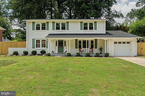 Attached, Exterior, Facade, Split Level