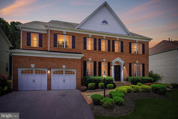 Attached, Exterior, Facade, Brick Facade, Georgian