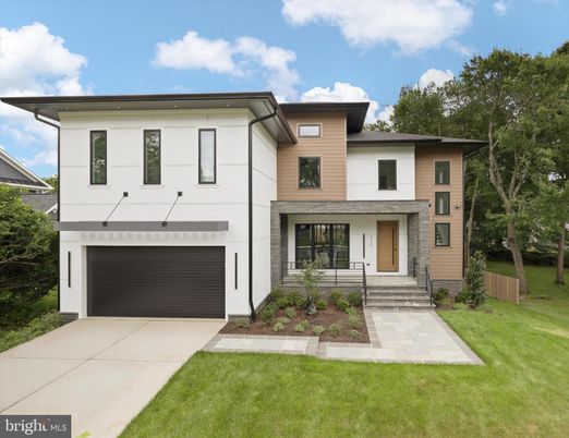 Attached, Exterior, Facade, Modern